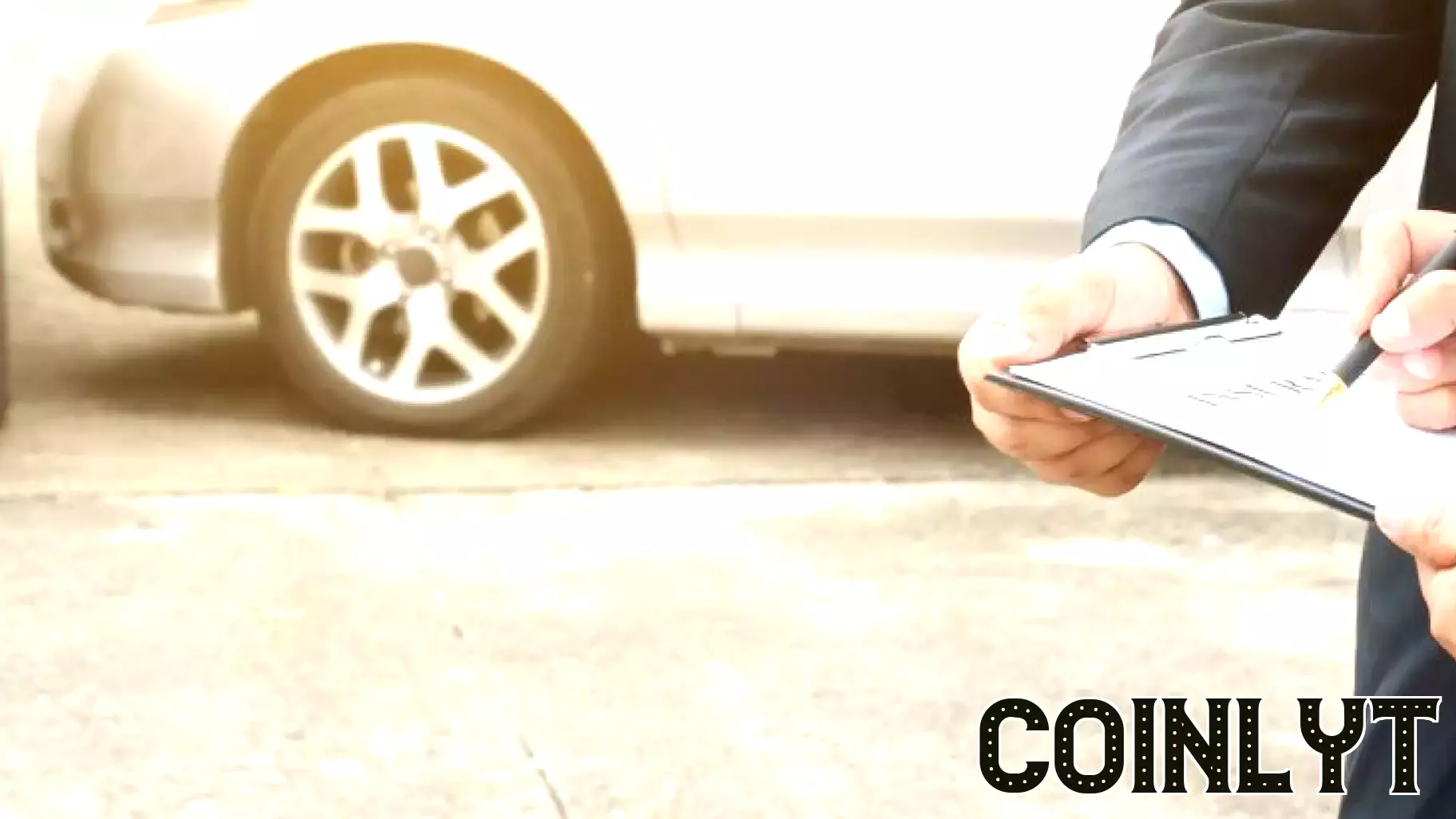 Evaluating CNA Financial's Stock Price Amidst Mixed Performance