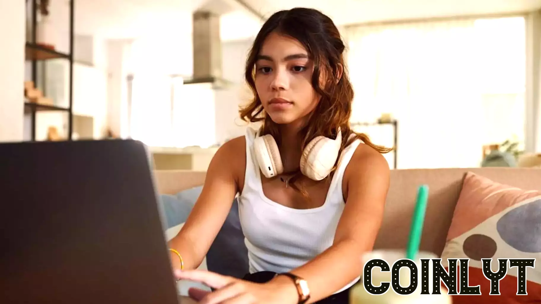 How Gen Z is Leveraging Social Media for Smart Financial Decisions