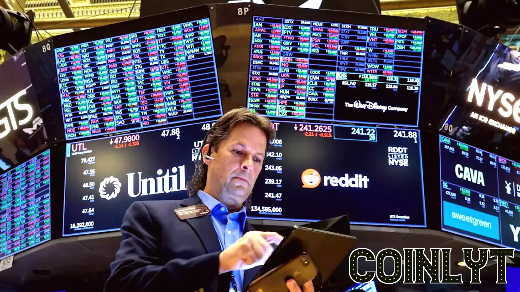 Mixed Market Performance: Dow Jones Climbs While S&P 500 and Nasdaq Decline