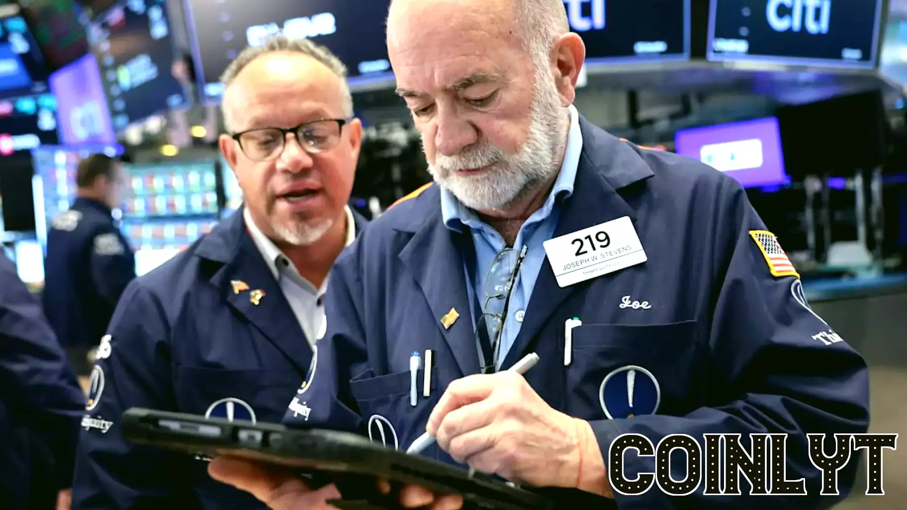 Stock market today: S&P 500 notches longest weekly win streak since 2023, Dow climbs to record high