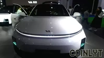 Market Update: Deere Faces Tariff Challenges, Mortgage Rates Decline, and Li Auto Downgraded